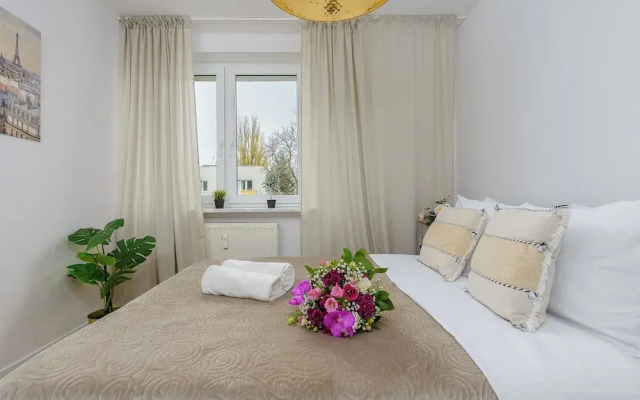 Lumina spacious apartment in Warsaw