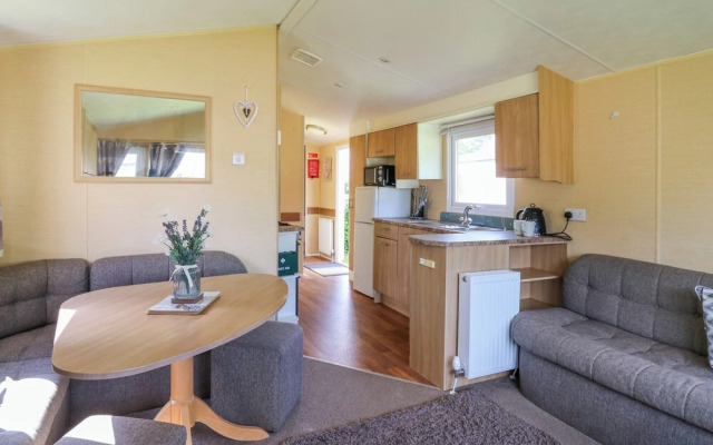 Caravan 2 at Blackmoor Farm