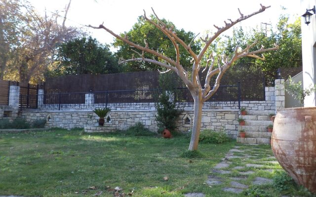 Rural Spacious Villa with Pool at Central Crete