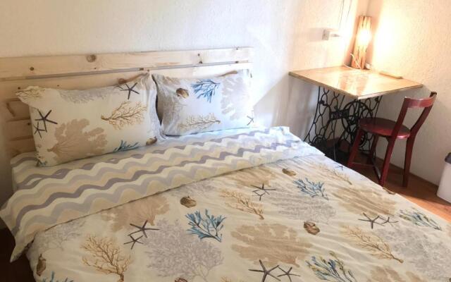 82G Backpacker Inn