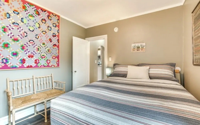 Pet-friendly Family Apartment - Near NU Campus!