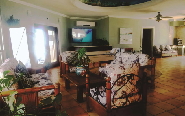 Laos Mar Hotel & Suites