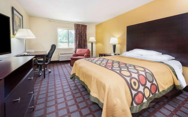 Super 8 by Wyndham Bloomington University Area