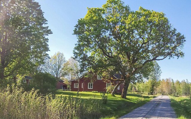 Awesome Home in Ed With 4 Bedrooms and Wifi