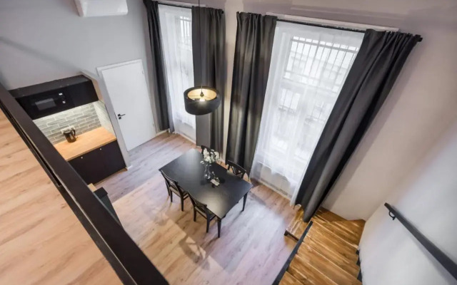 R38 - Artists luxury home