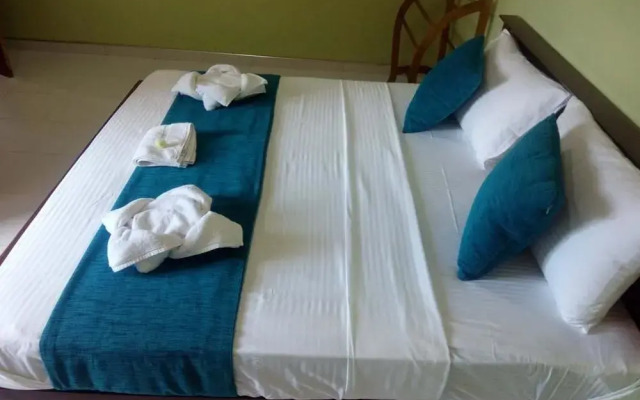 Yoho Peacock Home Stay