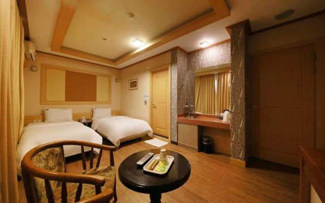 Jes Hot Spring Hotel