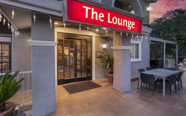 Best Western Plus Brookside Inn