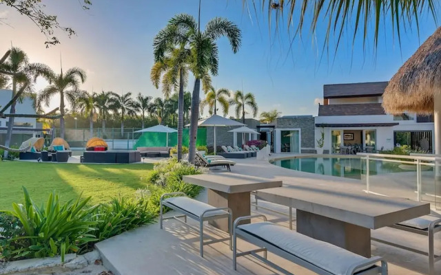 Luxurious 8-bedroom Dreamy Villa