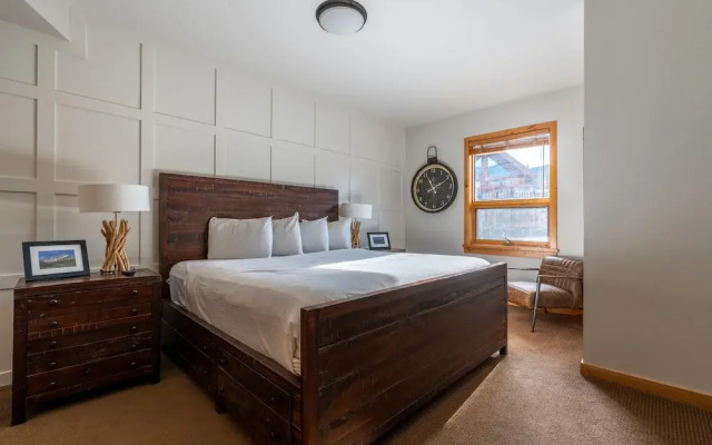 Rundle Cliffs Lodge by Canmore Premier
