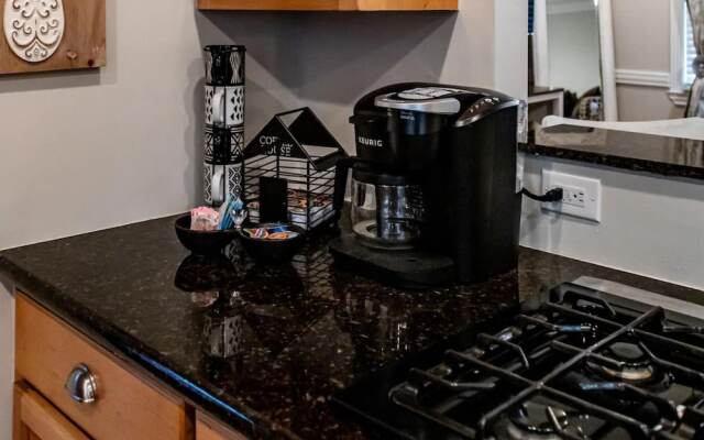 1BR Mobile Condo with Community Pool