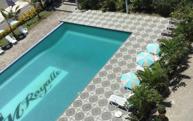 EM Royalle Hotel & Beach Resort