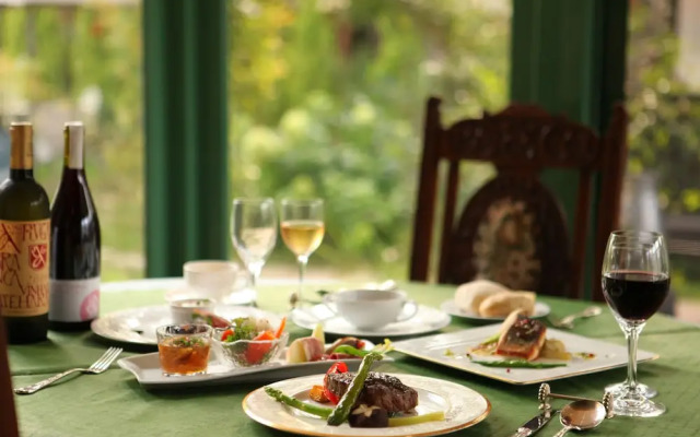 Petit Hotel & Restaurant Old Age