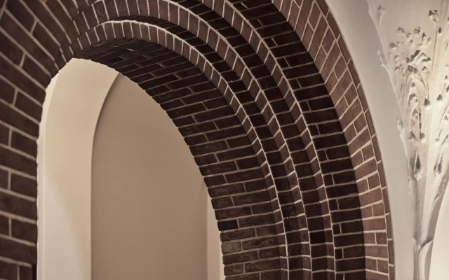Ascot Hotel & Apartments