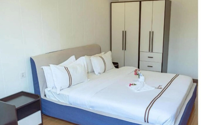 Phoenix Apartment by LINK