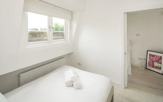 Elegant 2BD Flat near Portobello Rd with Balcony