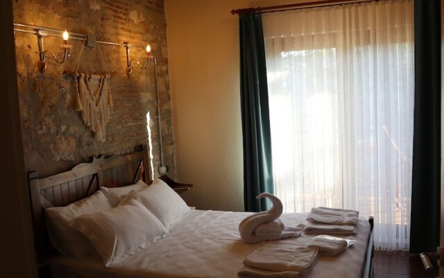 Akhan Guest House