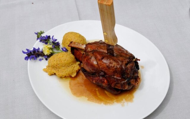 Chalet Tovel - Mountain Lake