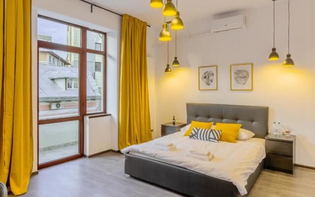 CHÂTEAU: Upscale Suites in Bucharest's Historical Center!