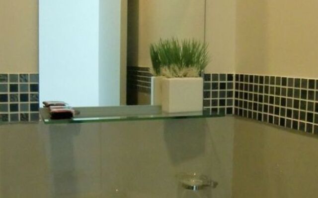 Travelers Service Apartment