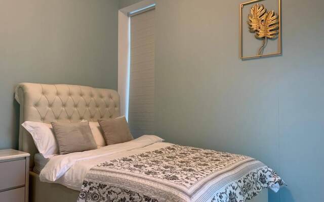 Lux High Rise Marina Apartment