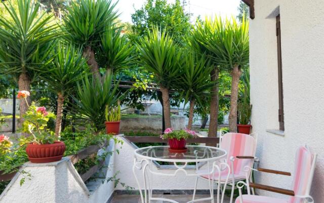ILIOCHARI sea view apartments Oropos - Kalamos