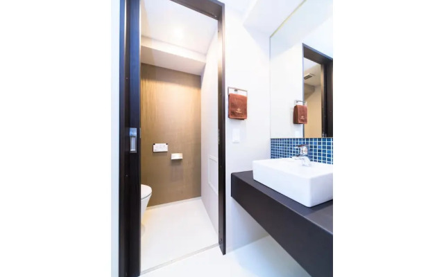 Shinsaibashi Crystal Hotel