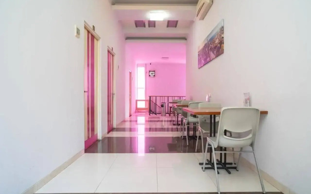 Violet Hotel