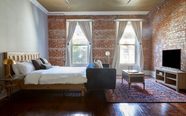 Charming Central Business District Studios by Sonder