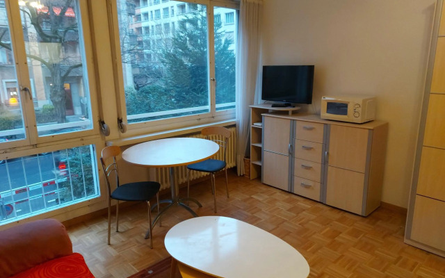 Athénée Residence by Homenhancement