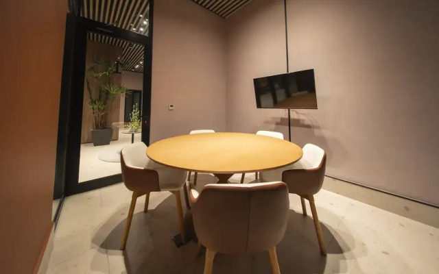 4 Guests 1 Bedroom Shared Pool