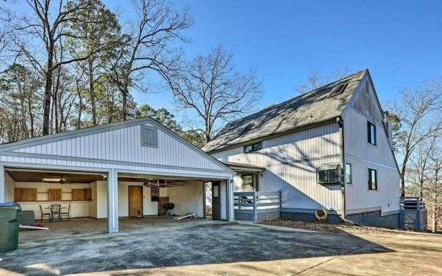 Near Ouachita River: Home w/ Deck in Hot Springs