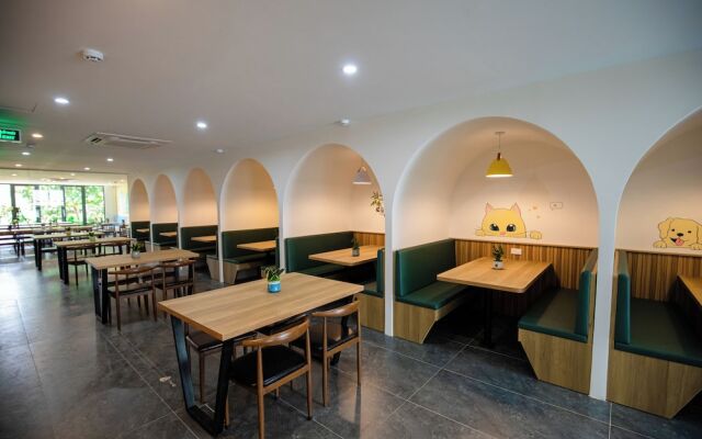 FIRST Studio Hotel Da Nang