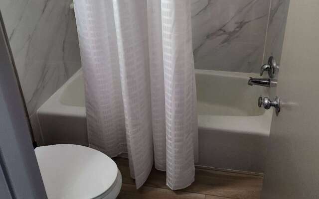 Days Inn & Suites by Wyndham Fort Pierce Midtown