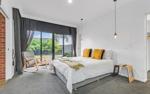 Villa Simone - Tranquil Hideaway in the Heart of Echuca