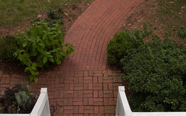 Colonial Capital Bed & Breakfast