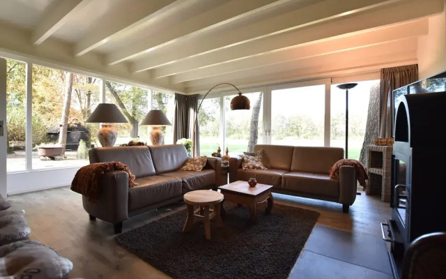 Alluring Holiday Home in Reutum-Weerselo with Hot Tub