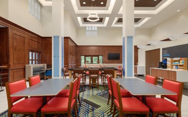 Holiday Inn Express & Suites Mt. Pleasant by IHG