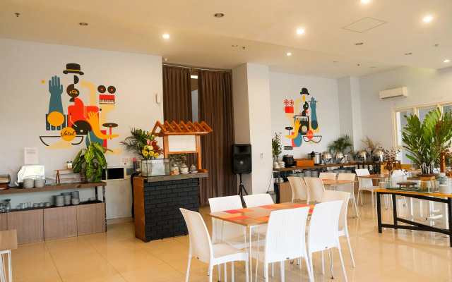 De La Charis Hotel by Waringin Hospitality