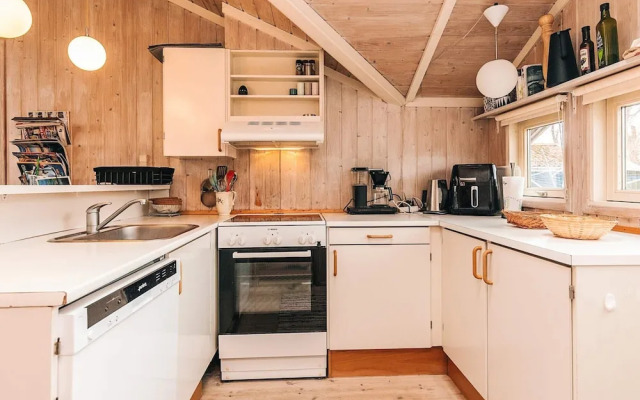 Graceful Holiday Home in Humble near Sea
