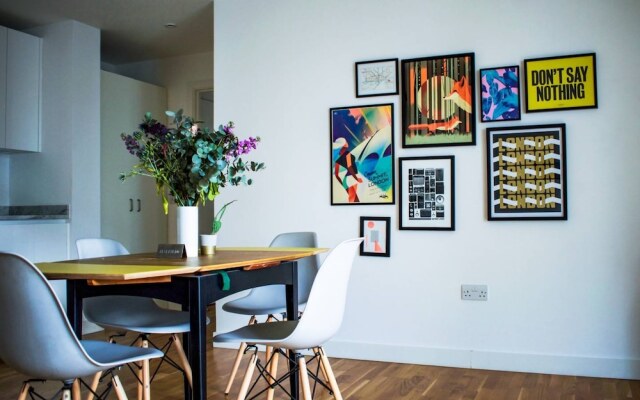 Stylish 2 Bedroom Flat With Balcony