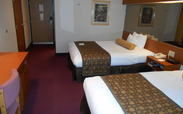 GuestHouse Inn & Suites Sutherlin