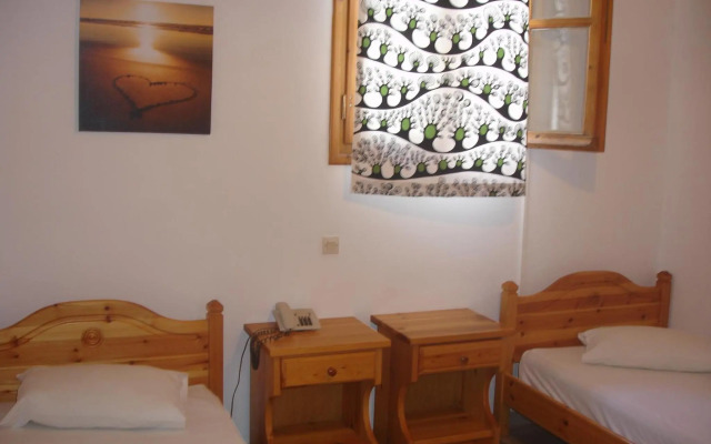 Siroco's Rooms And Studios