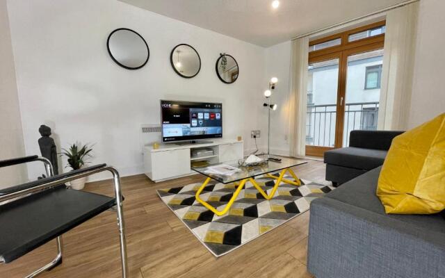 Stylish Luxe Apartment in City Centre w/ Netflix