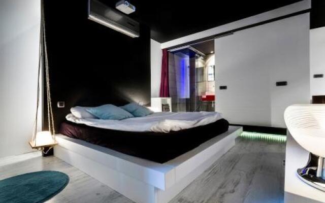 Zrooms Suites