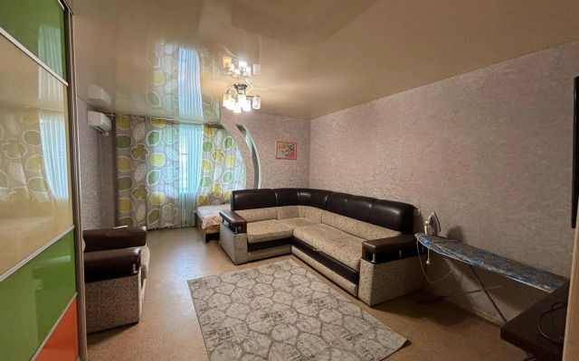 Квартиры посуточно в Нижнекамске на пр-те Вахитова, д. 23