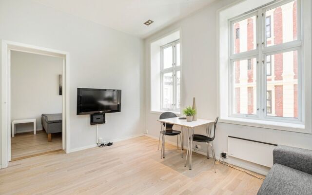 Central 1 Bedroom Apartment
