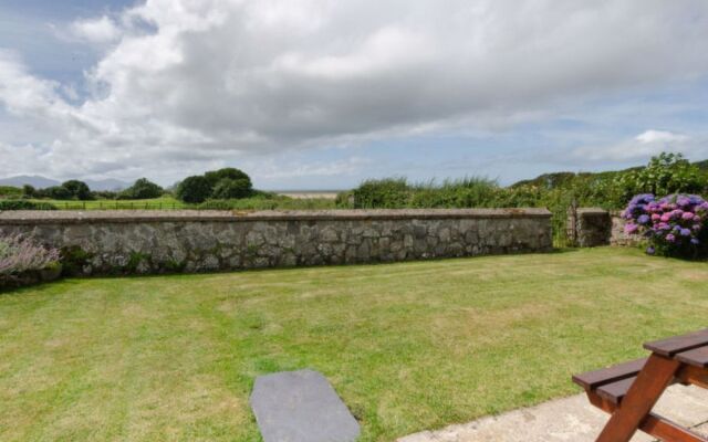 Llanfaglan House