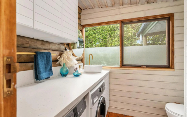The Lake House at Erowal Bay 4pm Check Out Sundays – Guest Rooms – St. Georges Basin