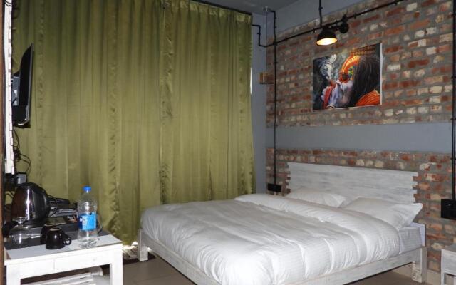 Goroomgo Mystic Kailasha Ukhimath